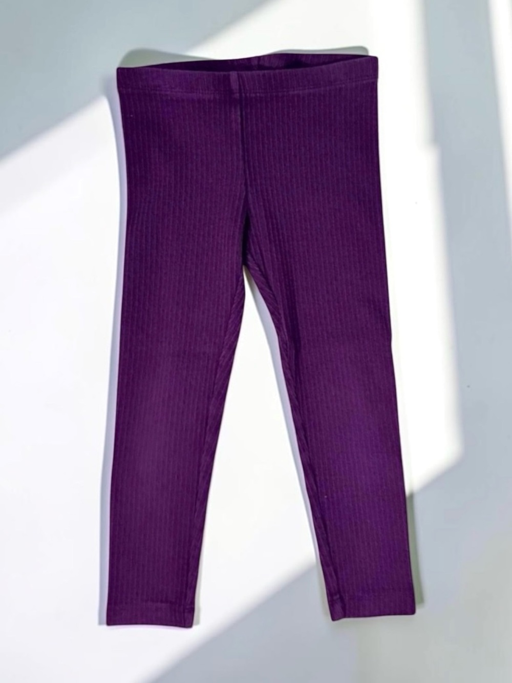 Tea Collection Girls Plum Ribbed Leggings • Size 5 • Like New